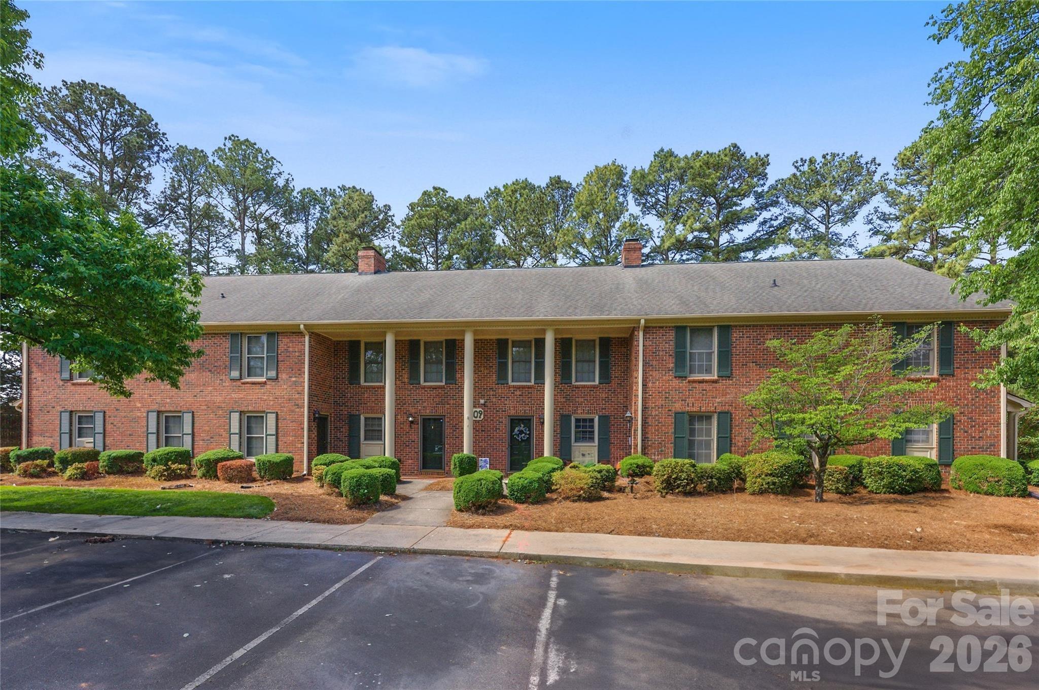 Jamestown Dr, Gastonia, NC 28056