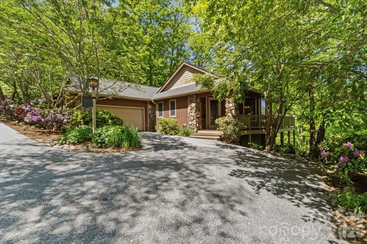 Ivy Point Ln, Burnsville, NC 28714