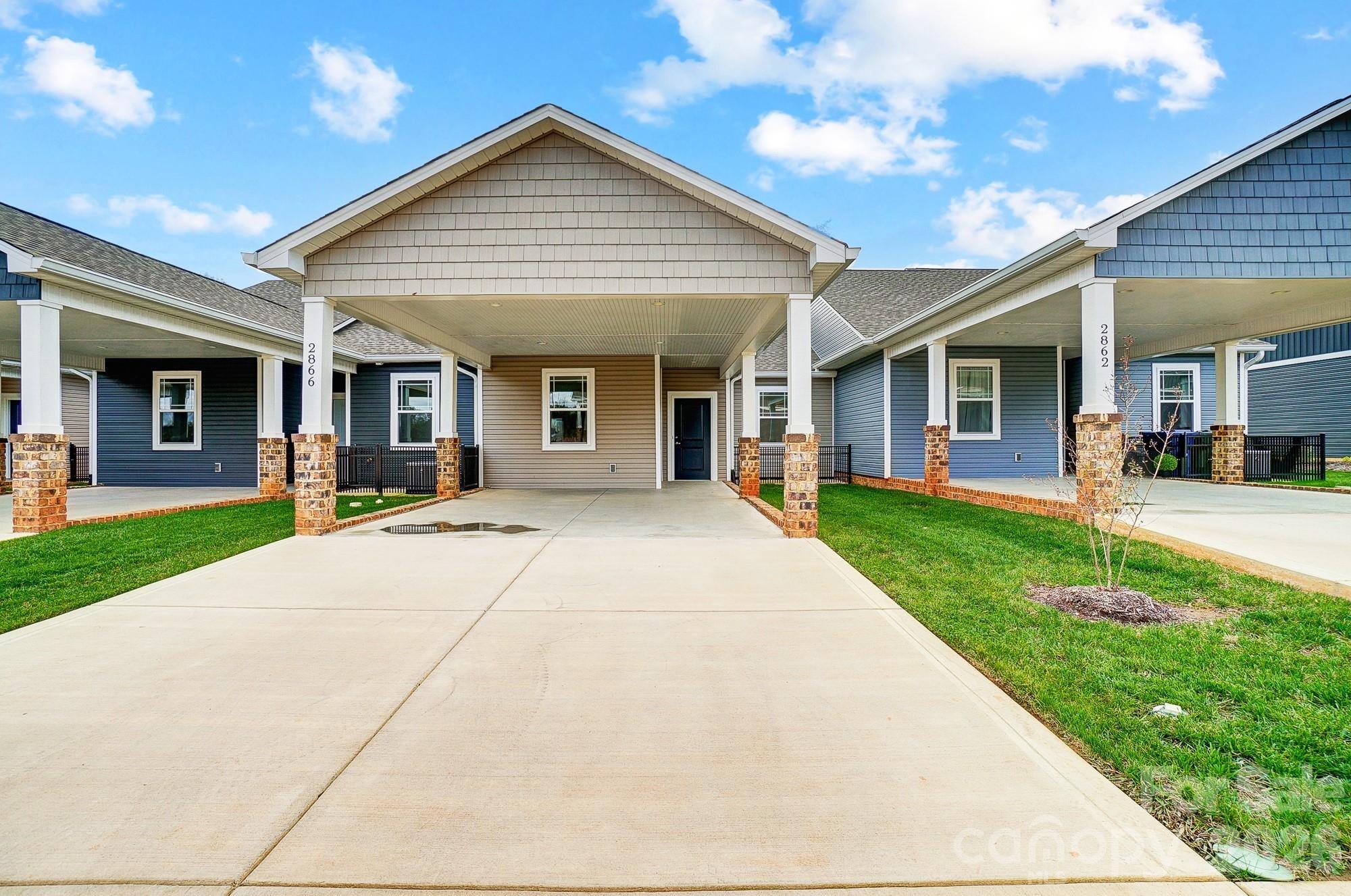 15th Avenue Pl Se, Hickory, NC 28602