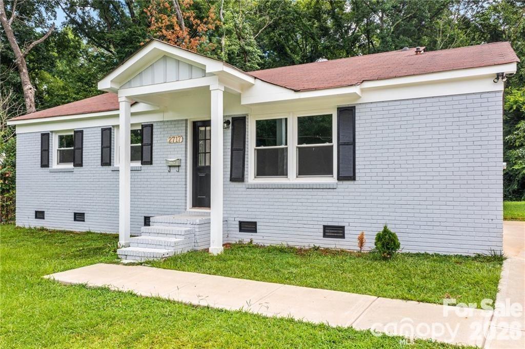 Dora Dr, Charlotte, NC 28215