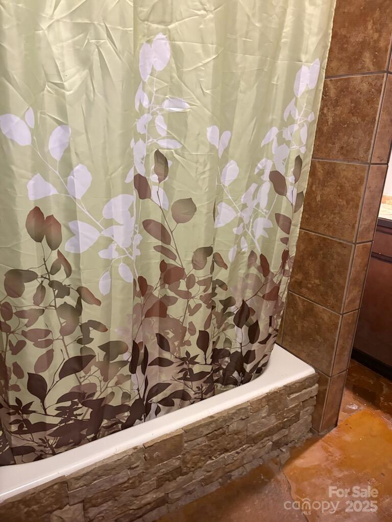 N Oak St, Statesville, NC 28677