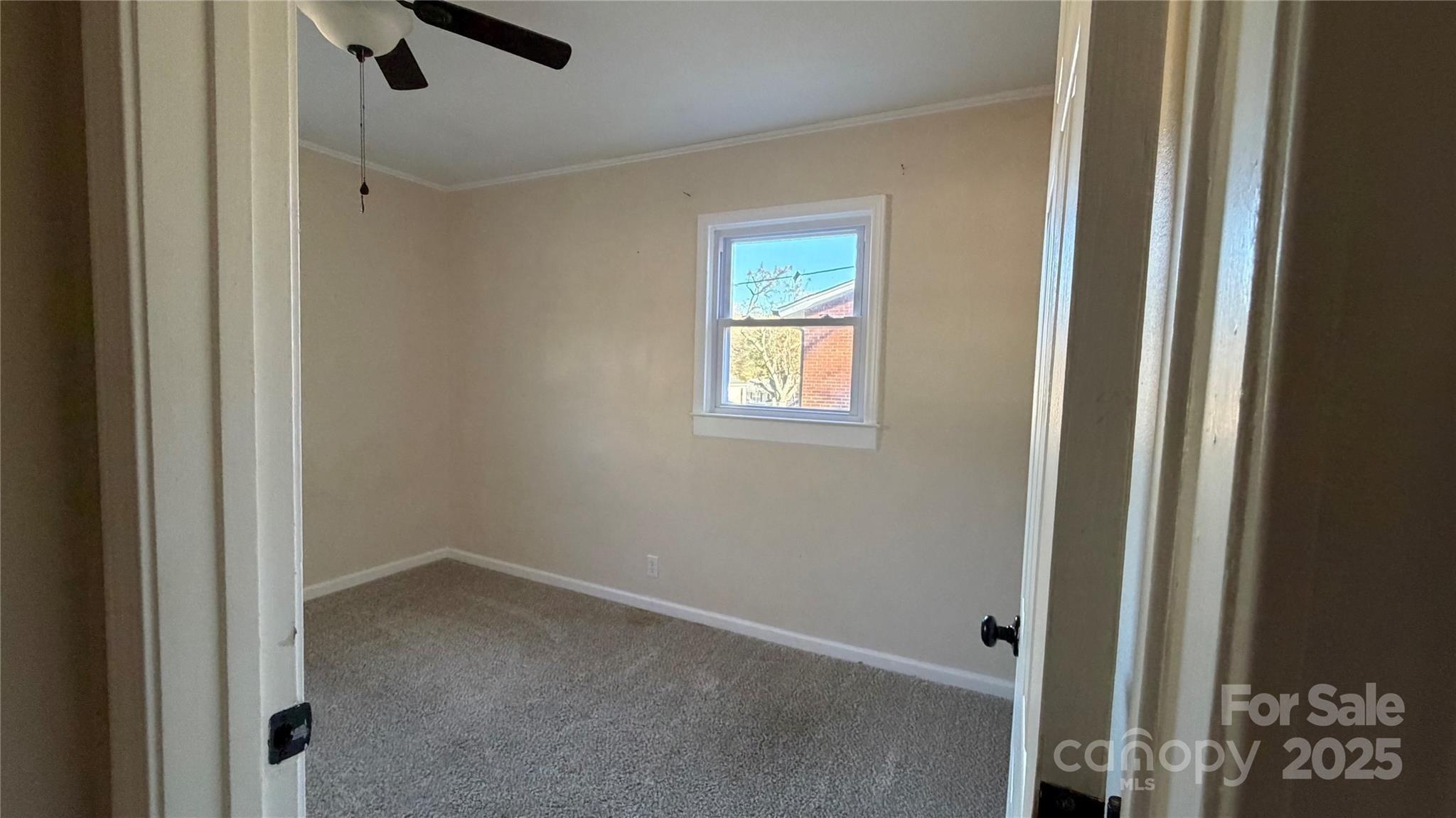 E Holly St, Dallas, NC 28034