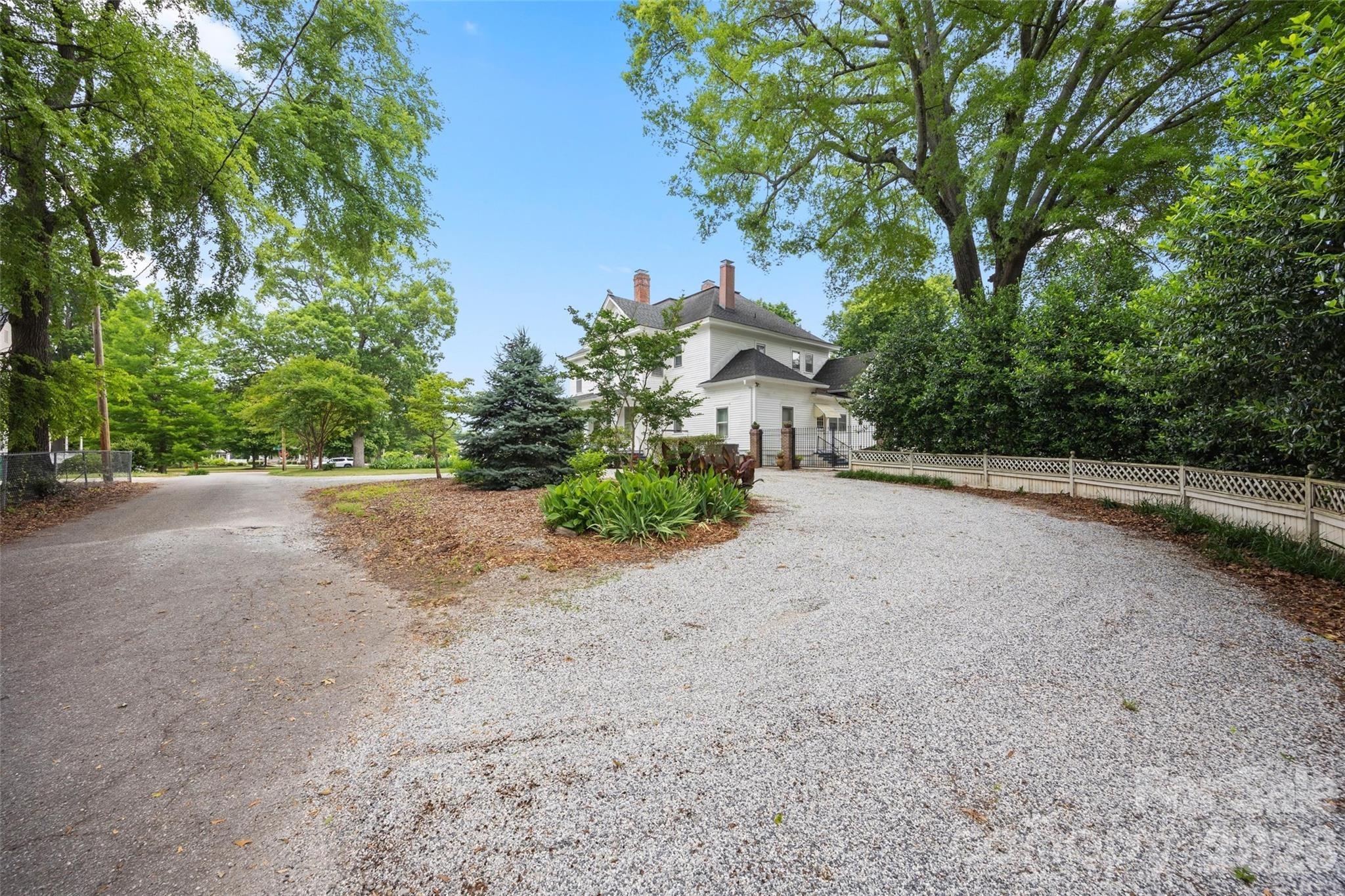 E Rutledge Ave, Gaffney, SC 29340
