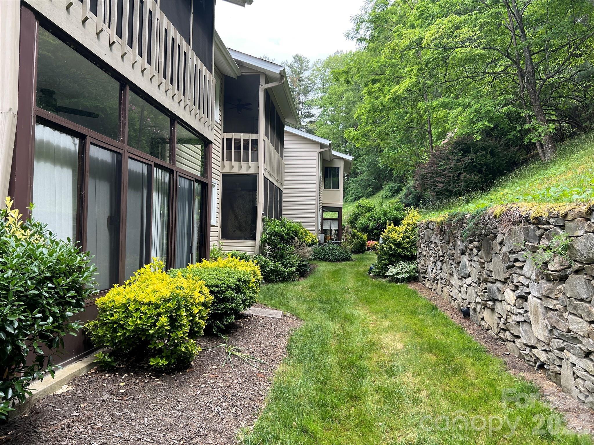 Britton Creek Dr, Hendersonville, NC 28791