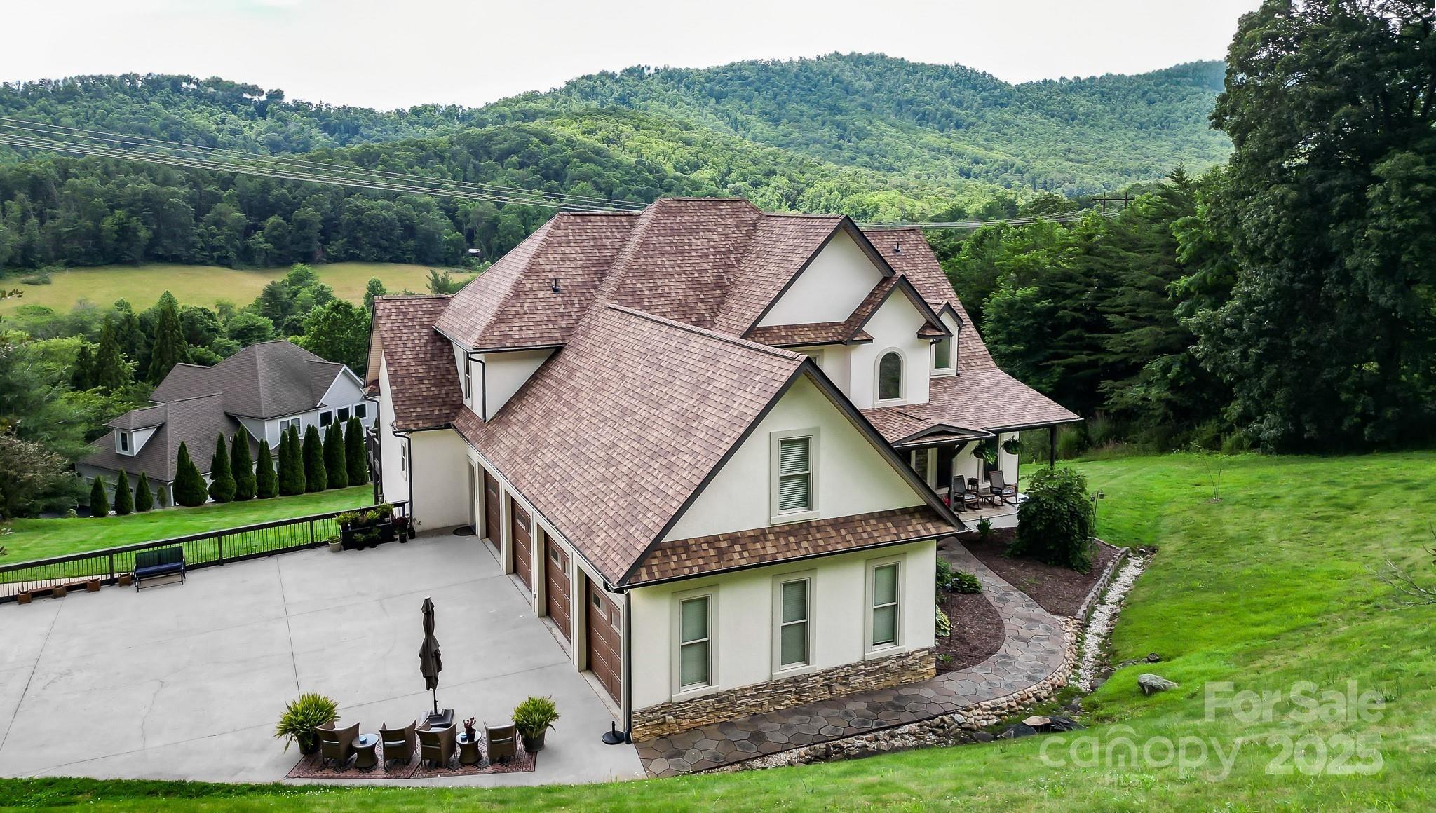 Mcintyre Dr, Asheville, NC 28803