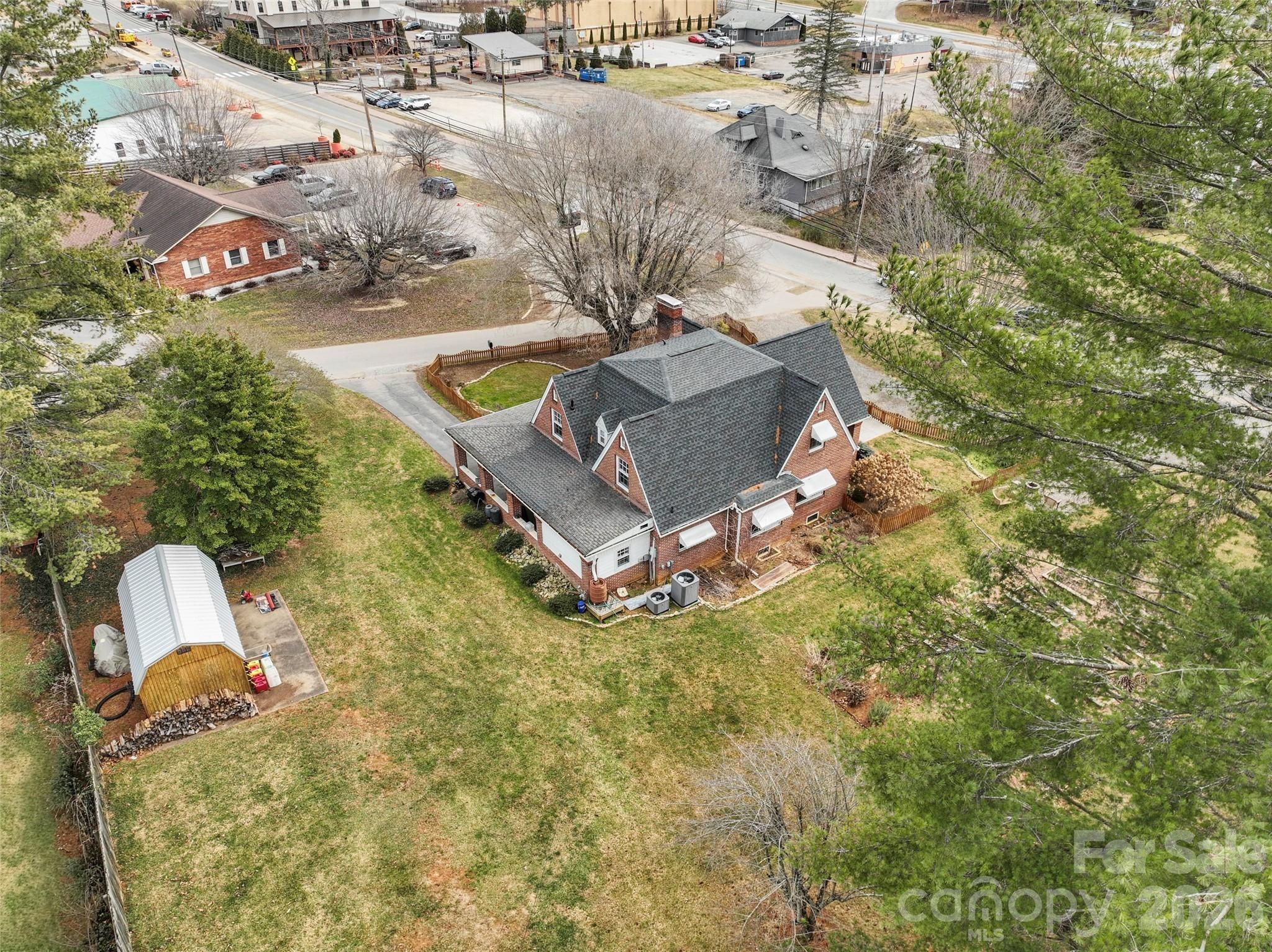 W Main St, Burnsville, NC 28714