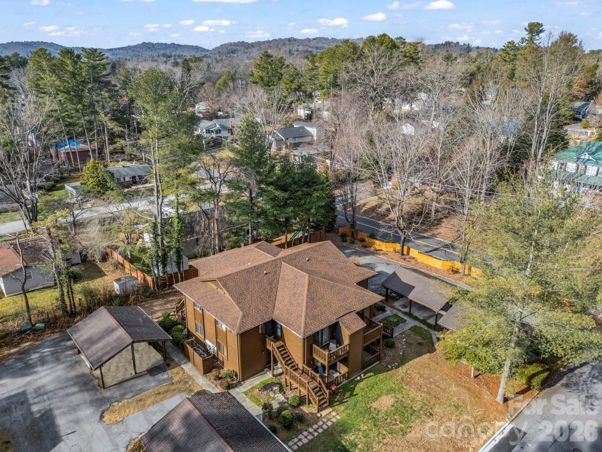 Courtwood Ln, Hendersonville, NC 28739