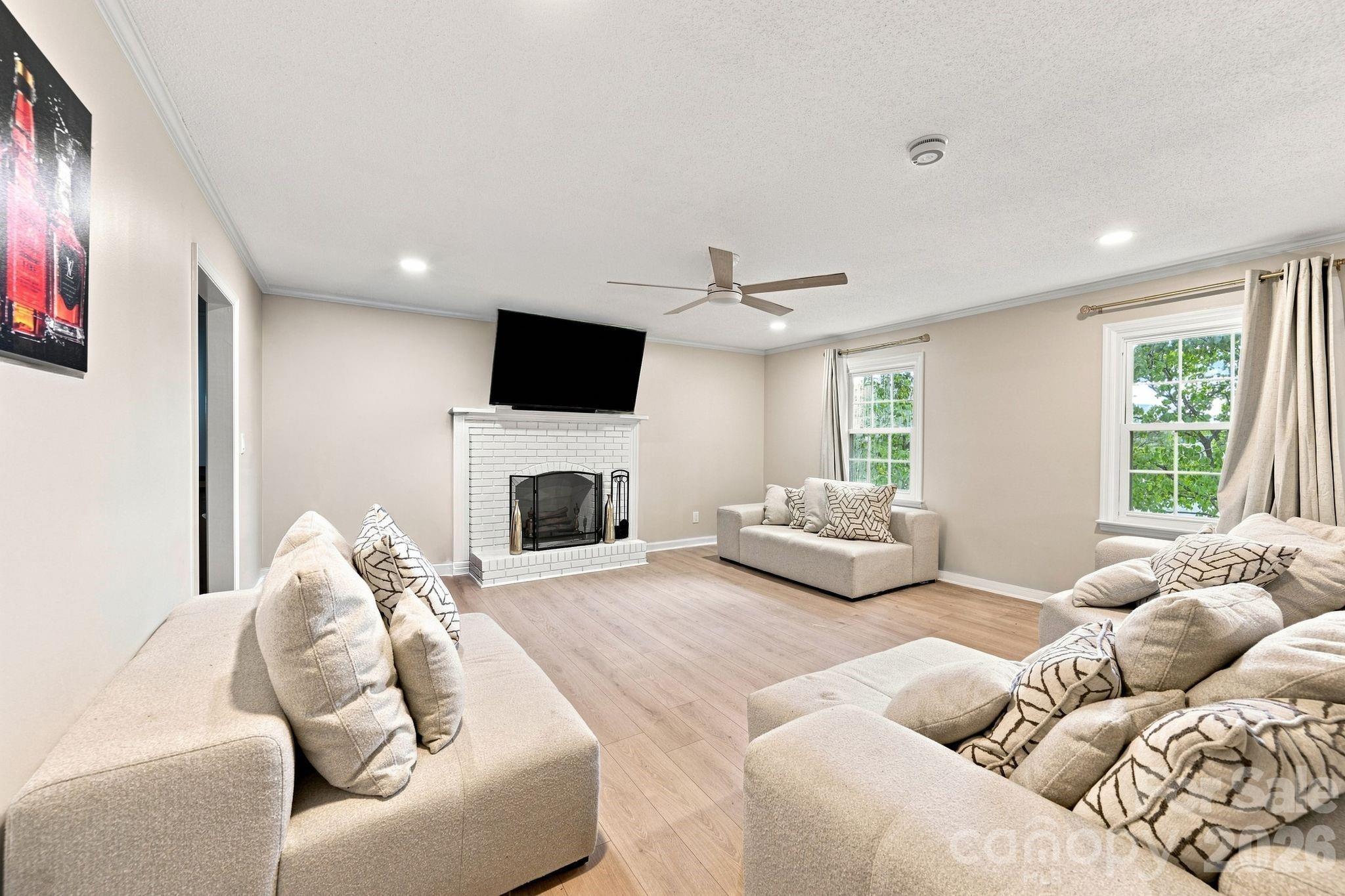 S Peace Haven Rd, Winston Salem, NC 27103
