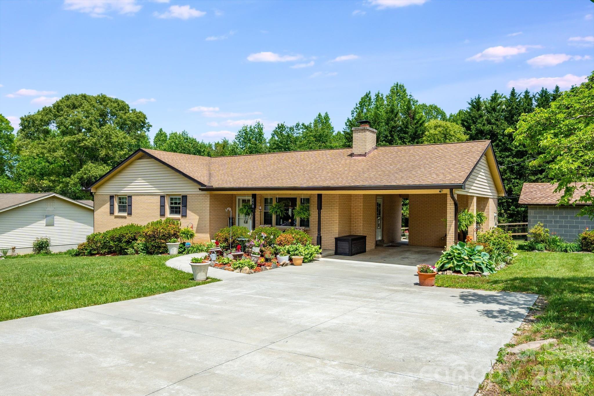 Beach Dr, Hendersonville, NC 28792