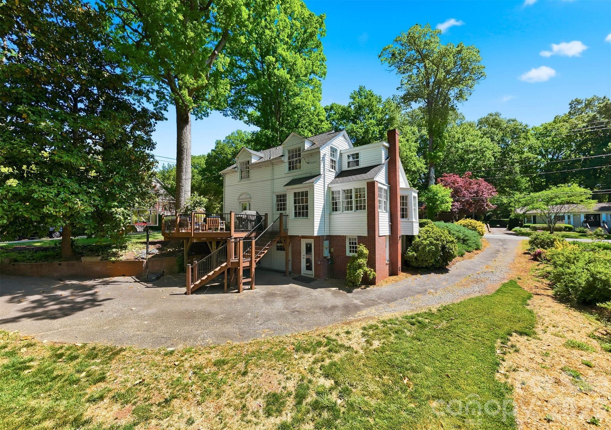 9th St Nw, Hickory, NC 28601