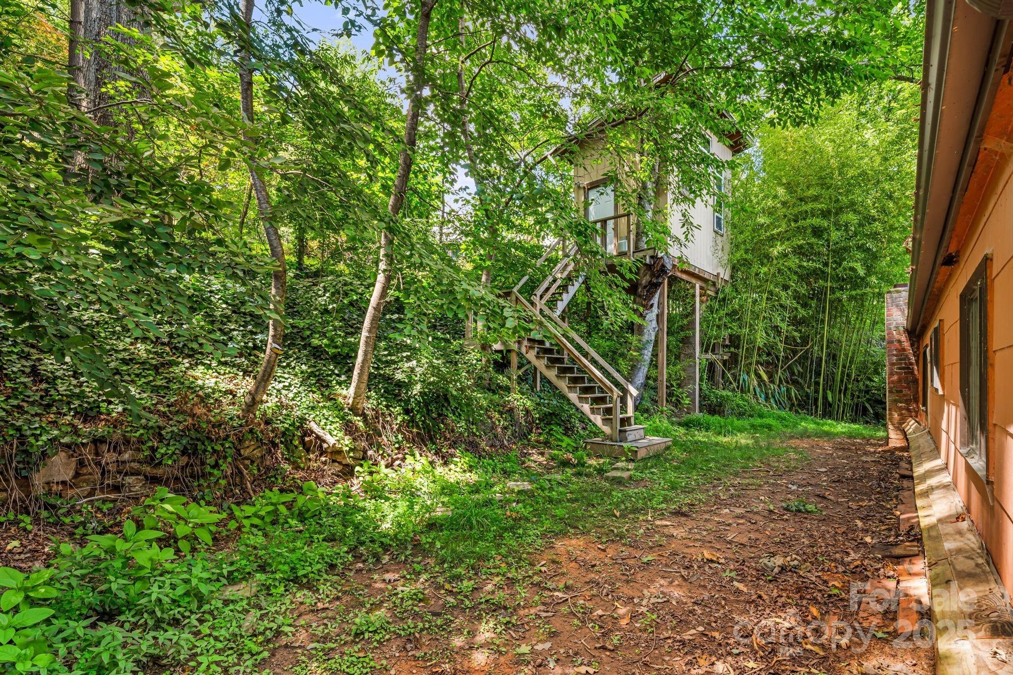 Lookout Dr, Asheville, NC 28804