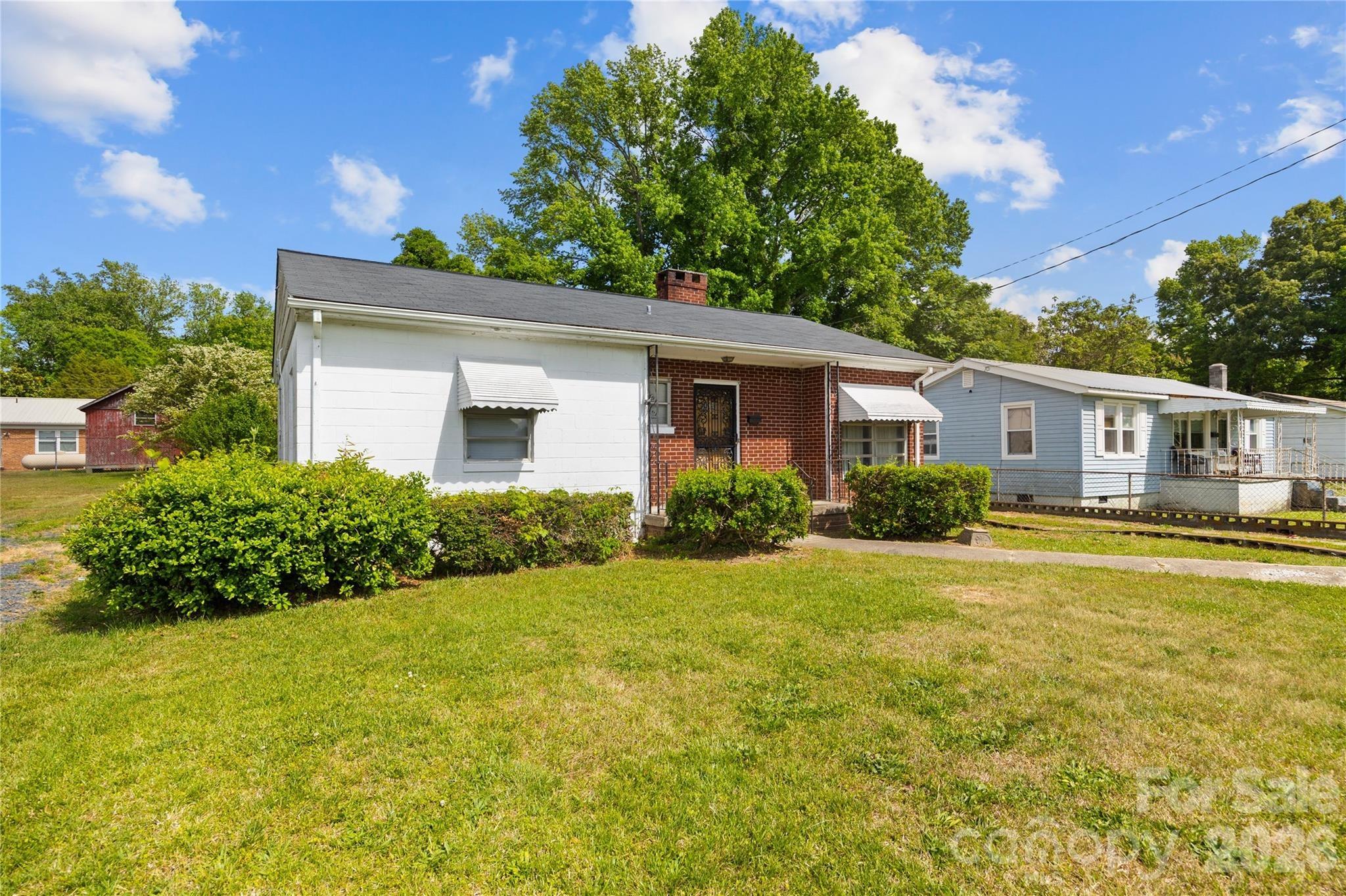 S Pearl St, Troy, NC 27371