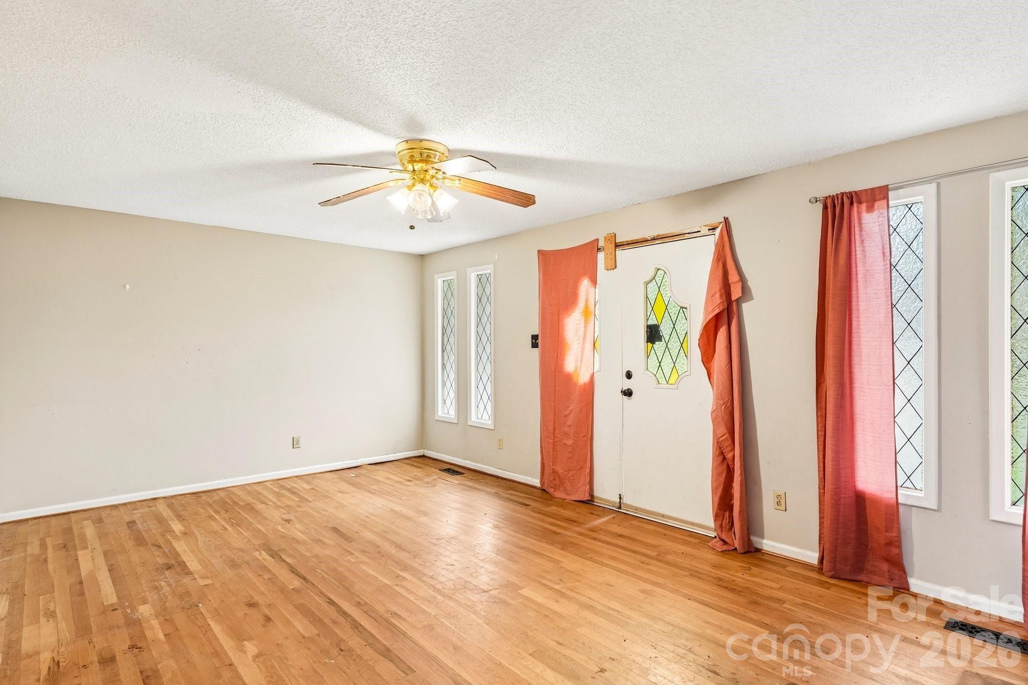 23rd Street Pl Ne, Hickory, NC 28601