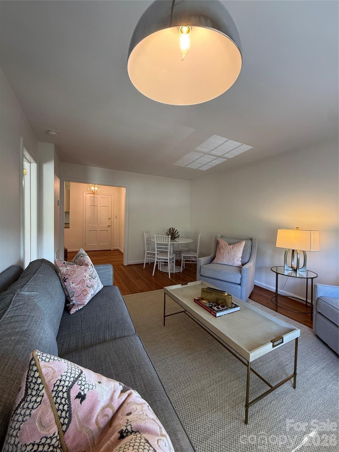 S Laurel Ave, Charlotte, NC 28207