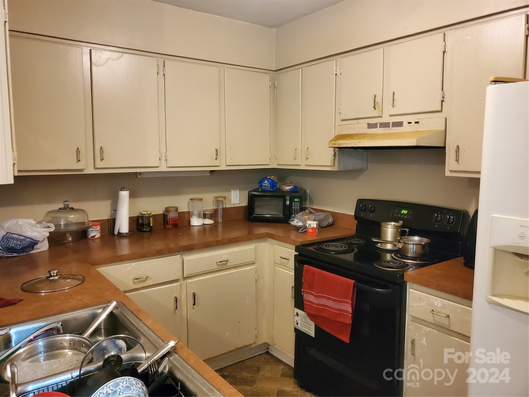 Spring Lake Dr, Charlotte, NC 28212