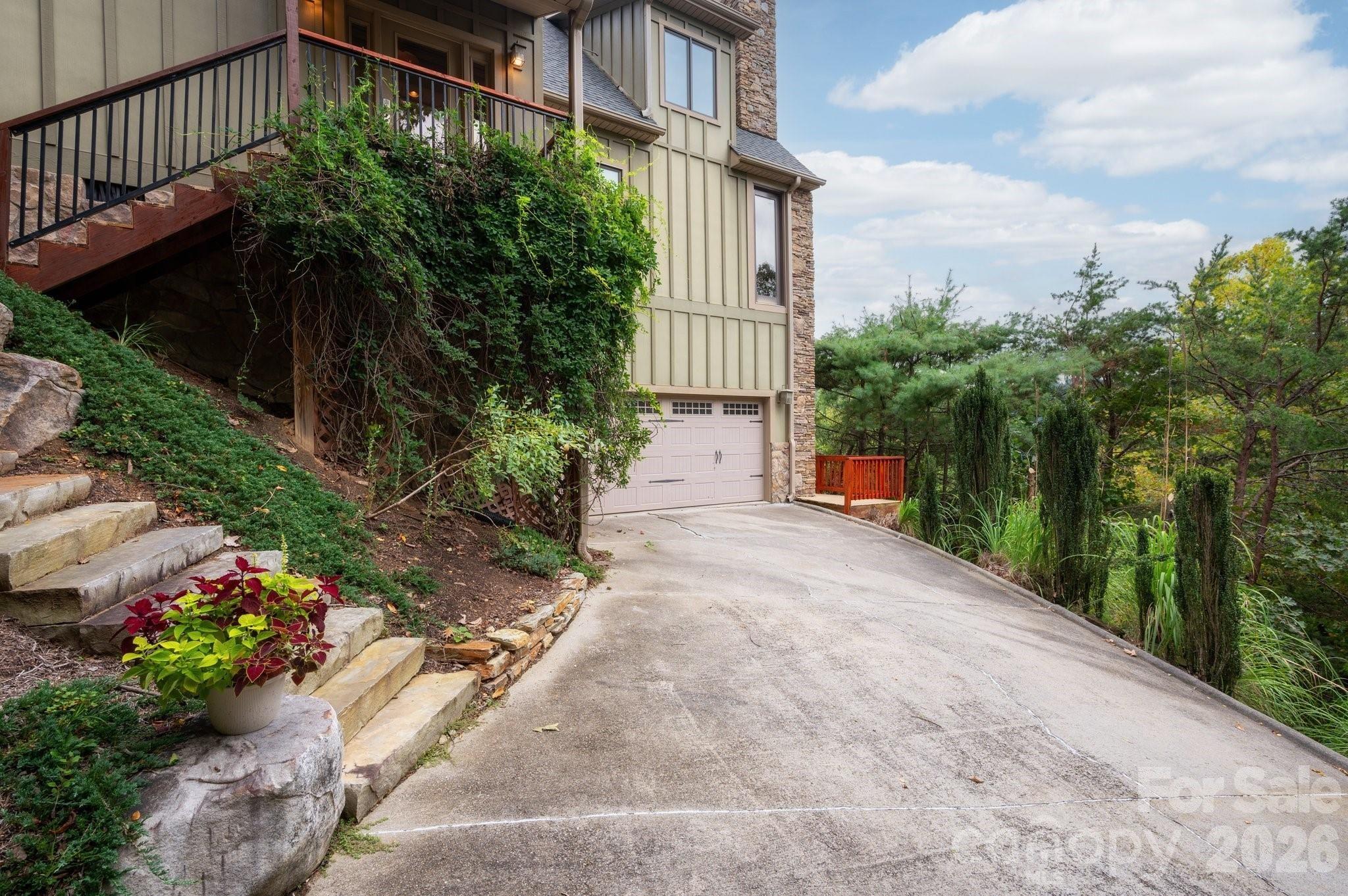 Black Oak Dr, Asheville, NC 28804