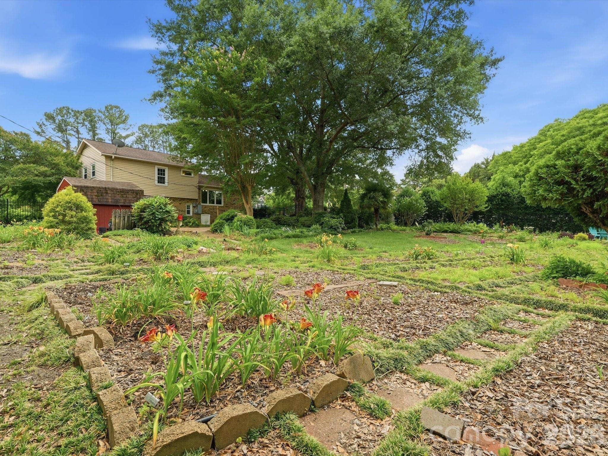 Rea Rd, Charlotte, NC 28226