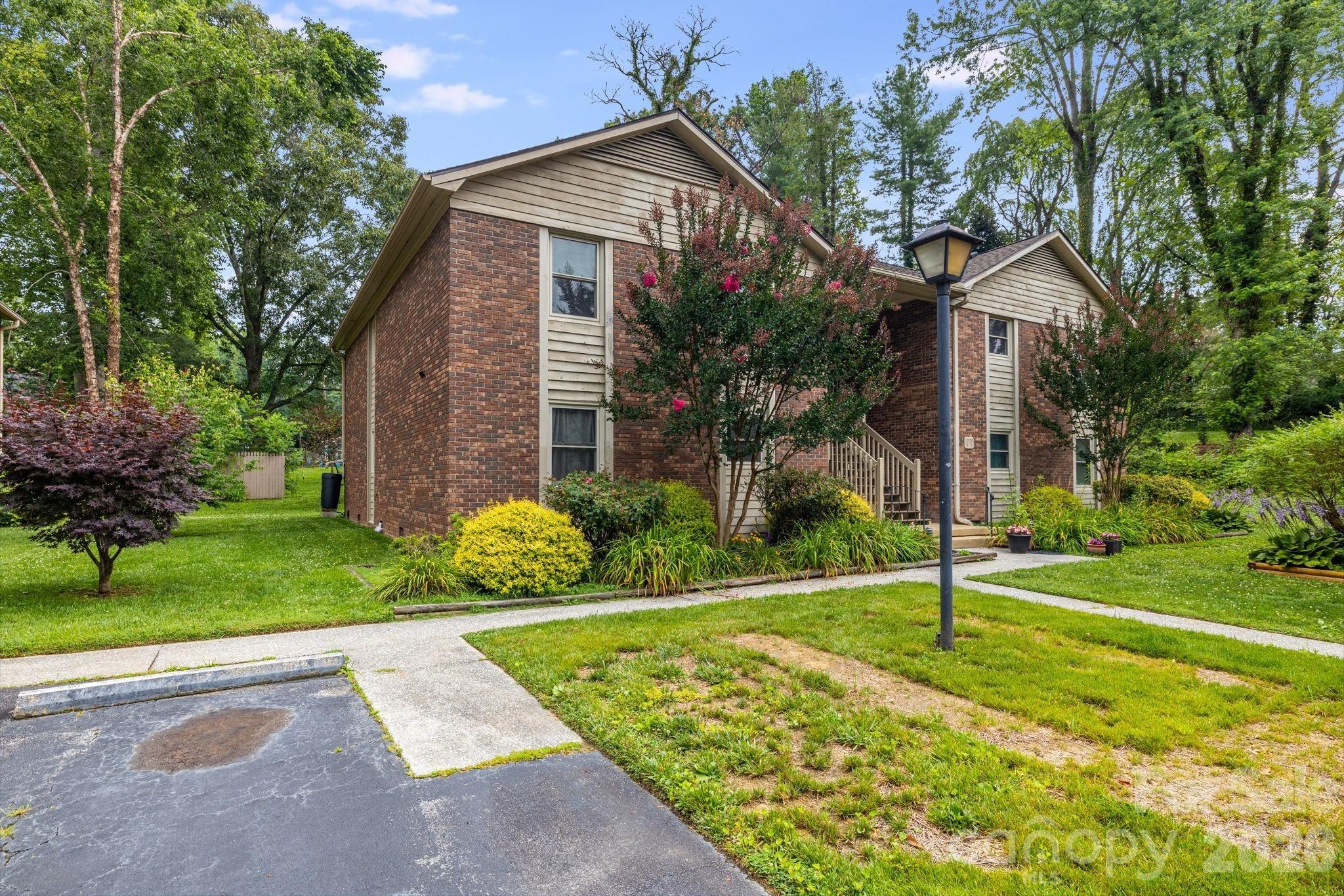 4th Ave W, Hendersonville, NC 28739