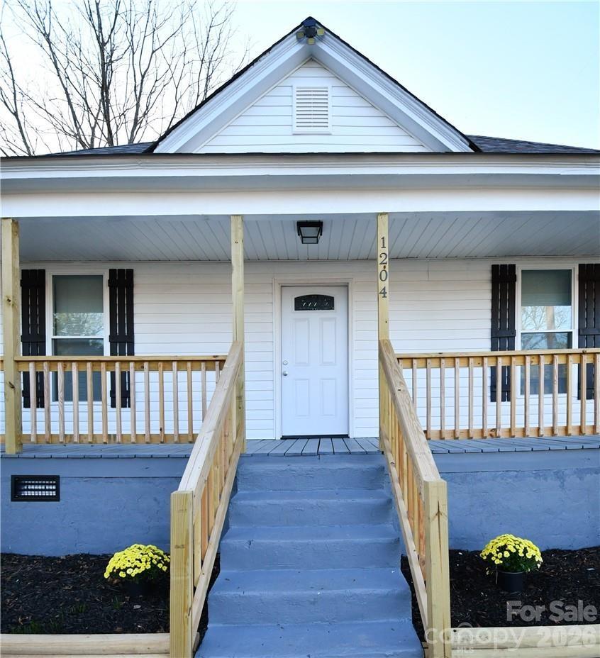 4th St, Statesville, NC 28677
