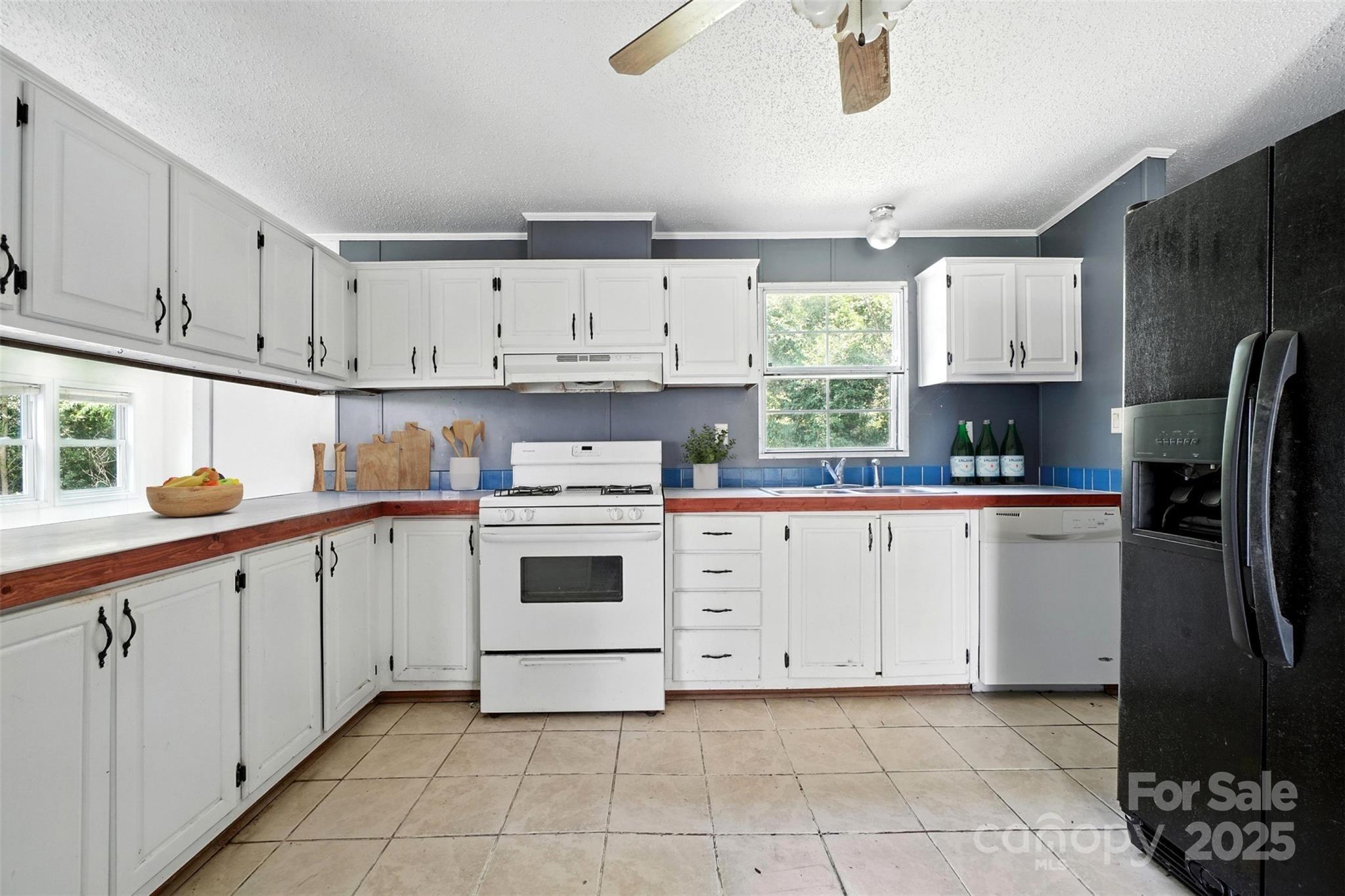 Caratoke Hwy, Currituck, NC 27929