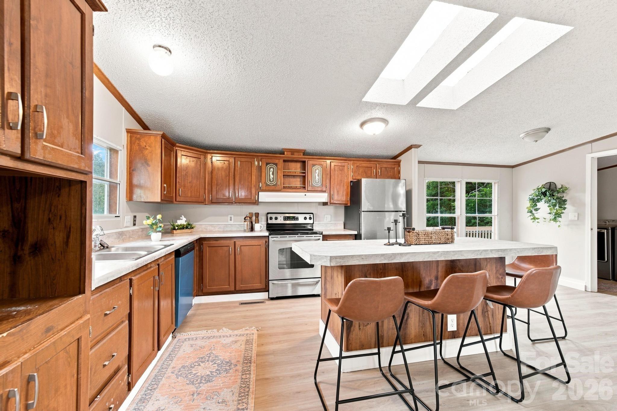 Ward Green St, Lenoir, NC 28645