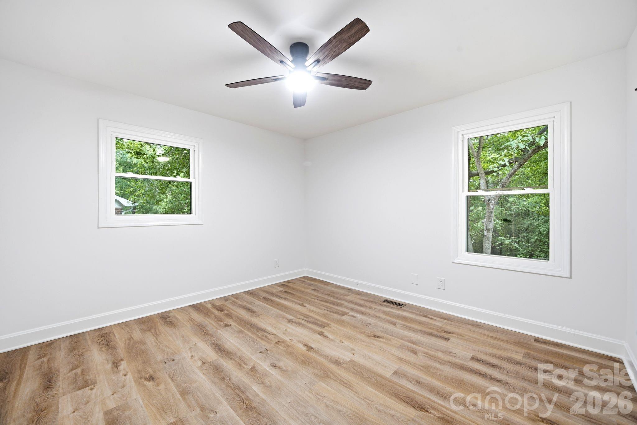 Grovewood Dr, Charlotte, NC 28208