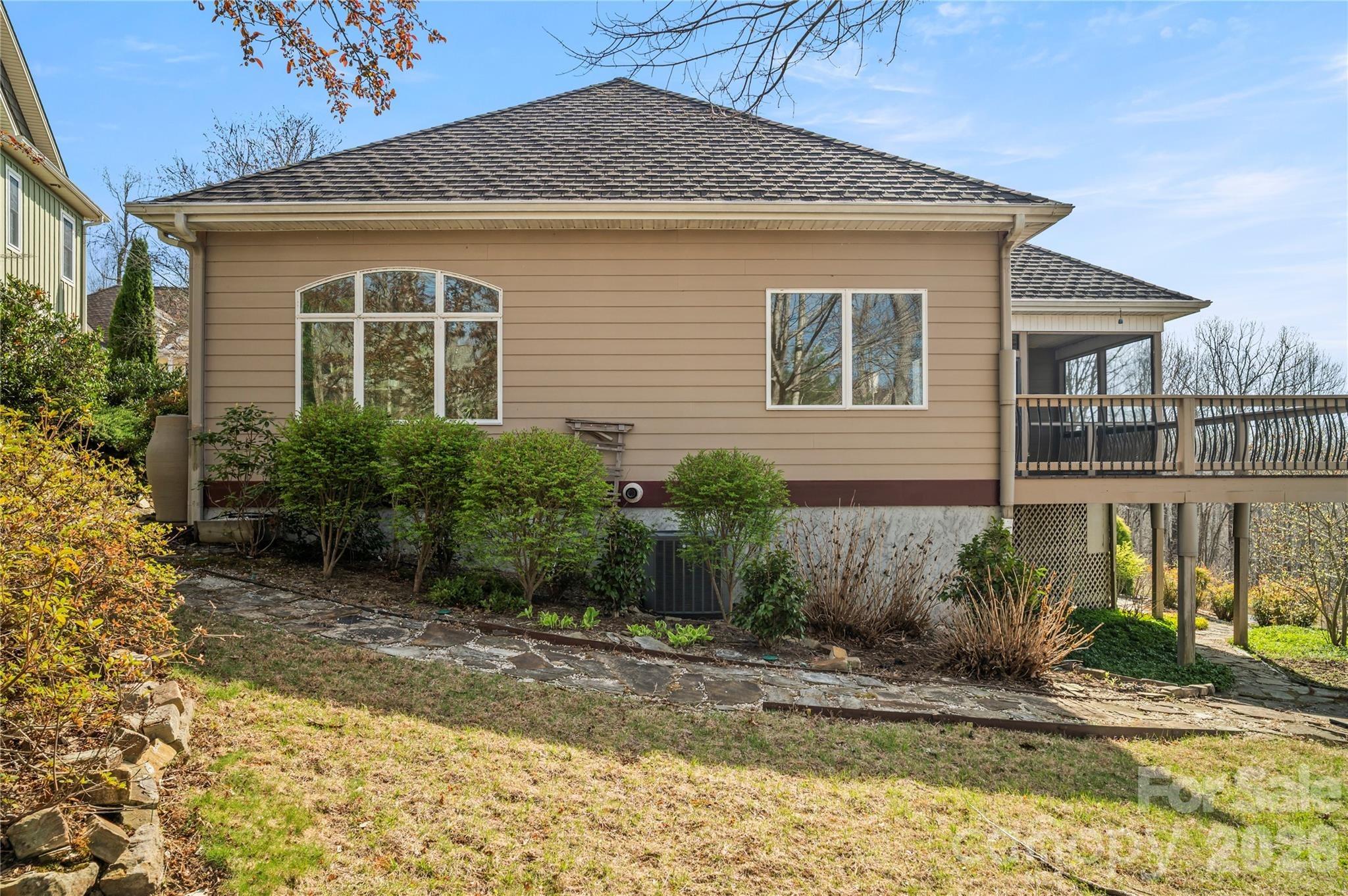 Deep Valley Ln, Hendersonville, NC 28791