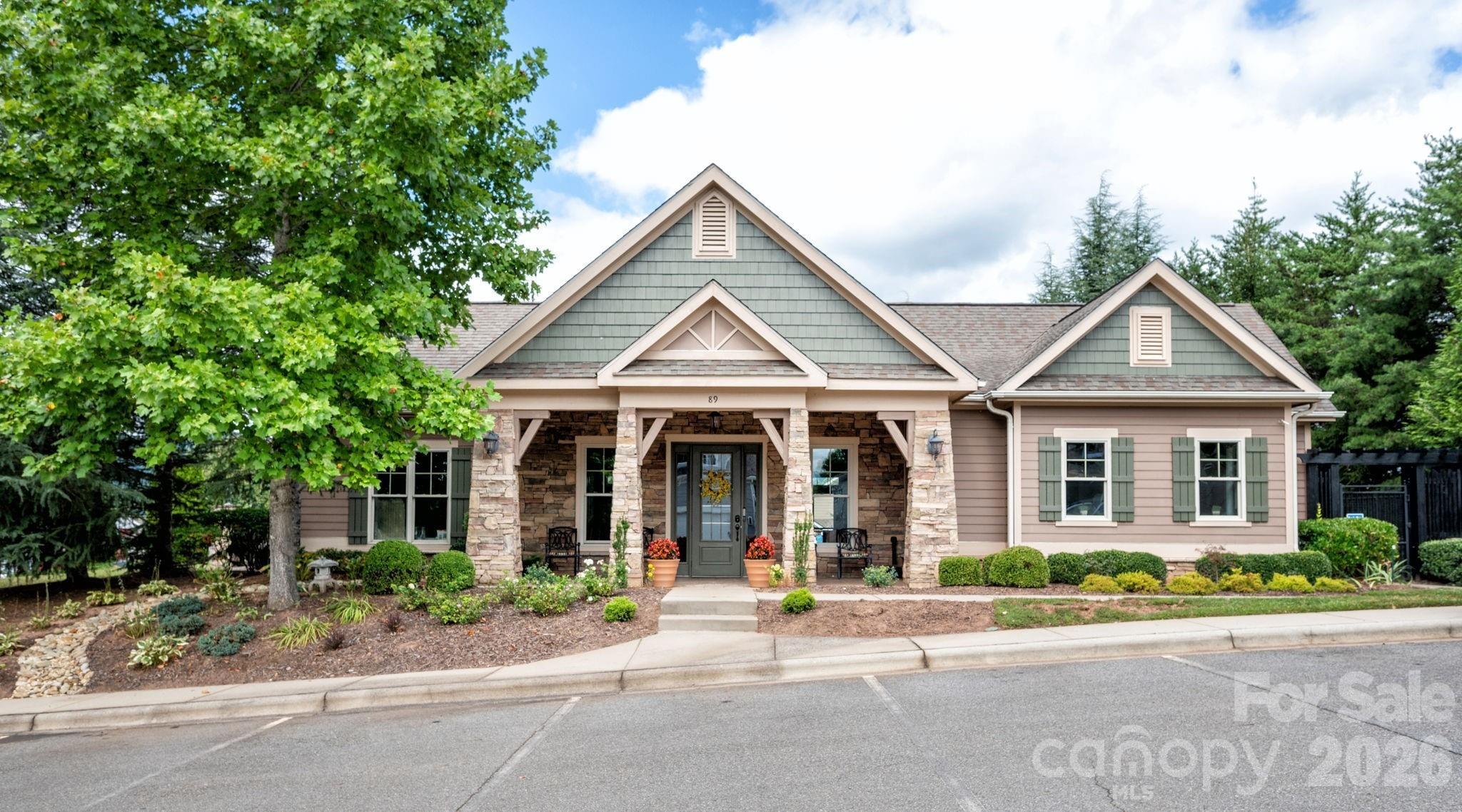 Dreambird Dr, Leicester, NC 28748