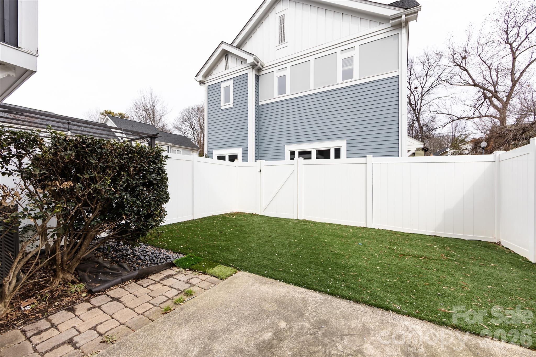 W Worthington Ave, Charlotte, NC 28203
