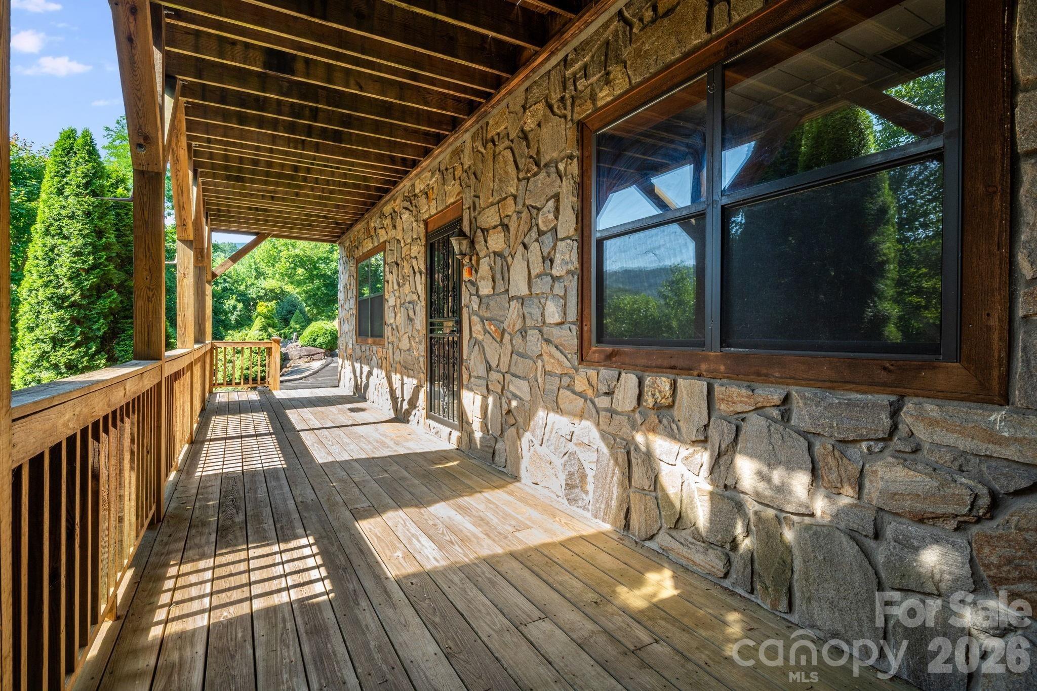 Mayflower Ct, Waynesville, NC 28785