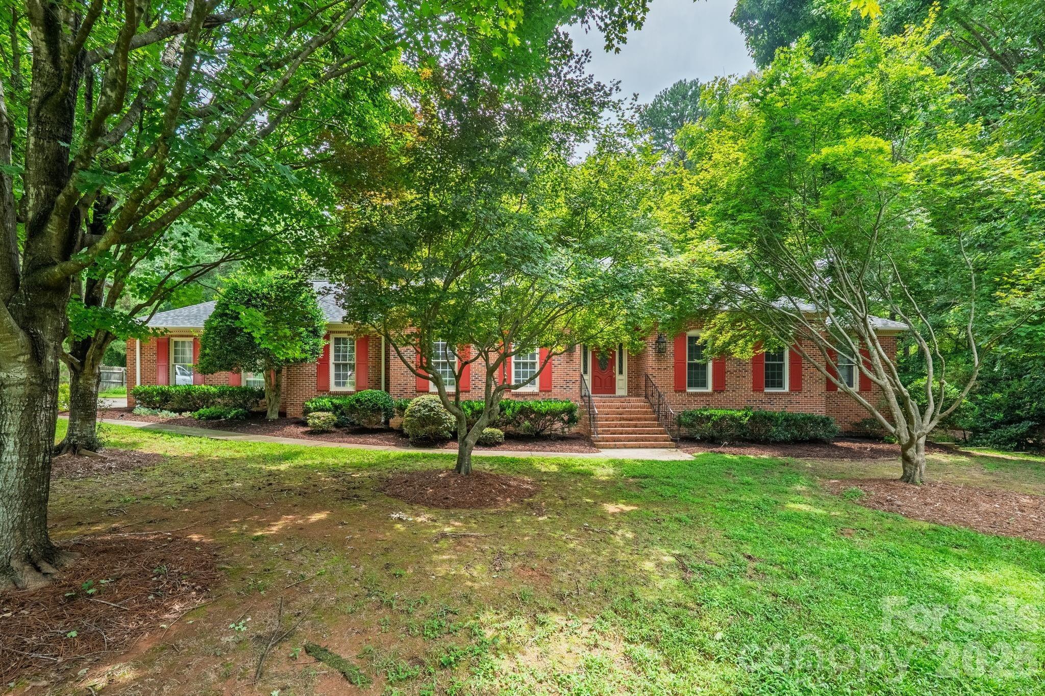 Honeysuckle Dr, Matthews, NC 28104