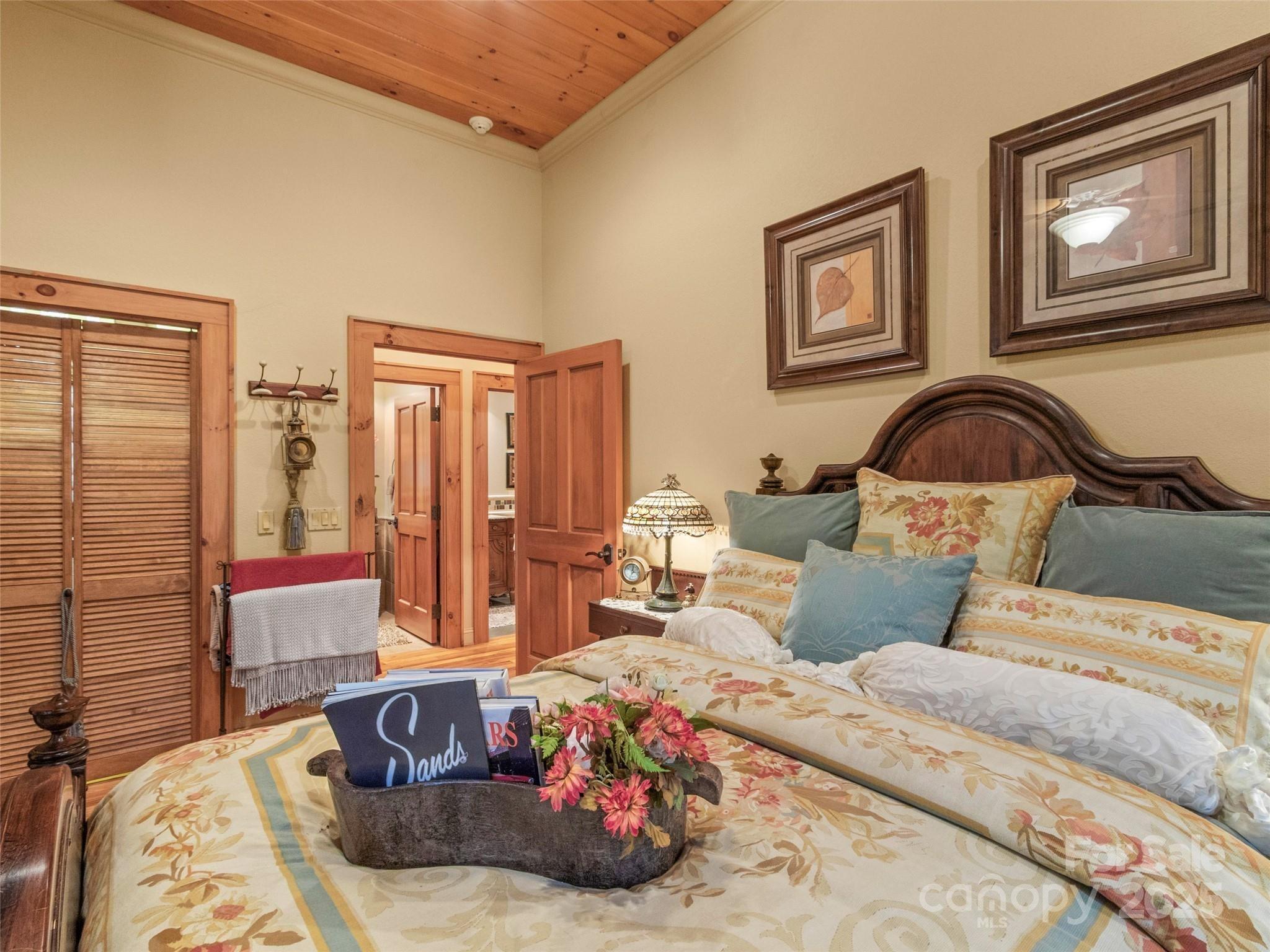 Rogers Creek Dr, Bakersville, NC 28705