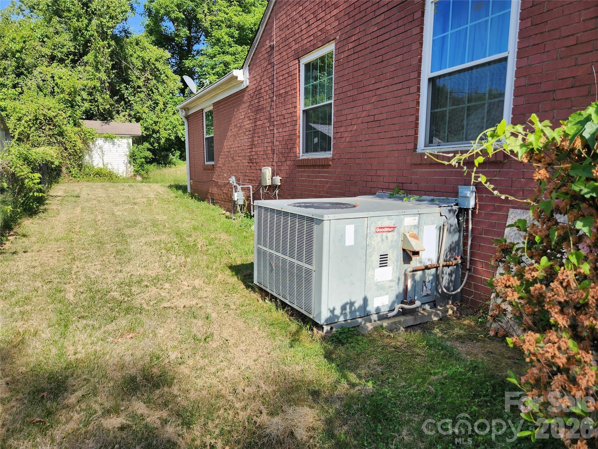 Burbank Dr, Charlotte, NC 28216
