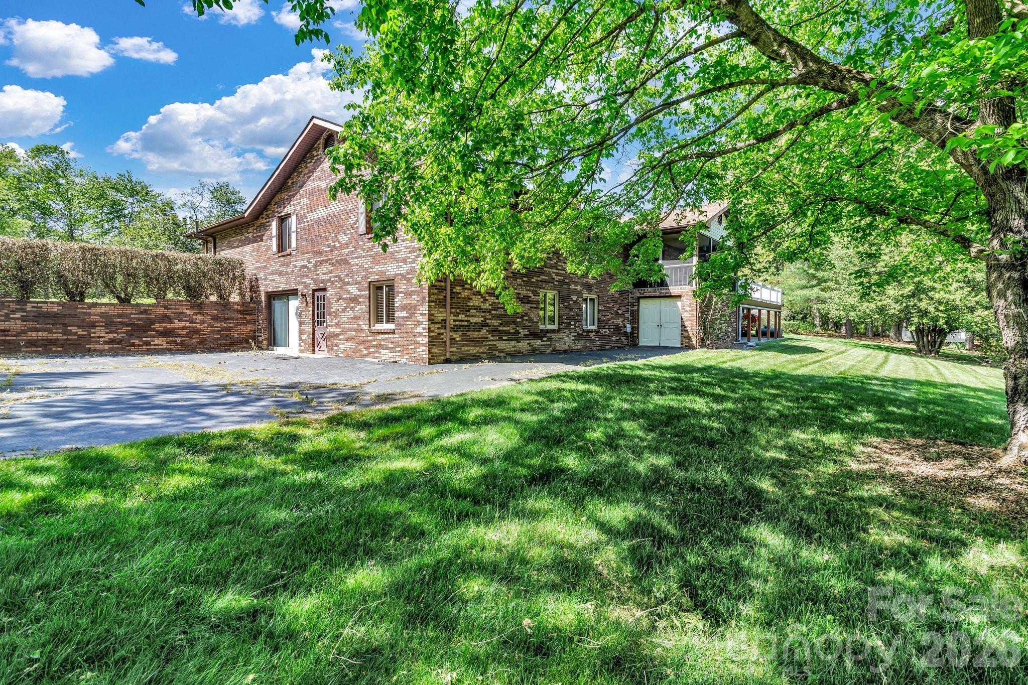 Brown Rd, Hendersonville, NC 28791