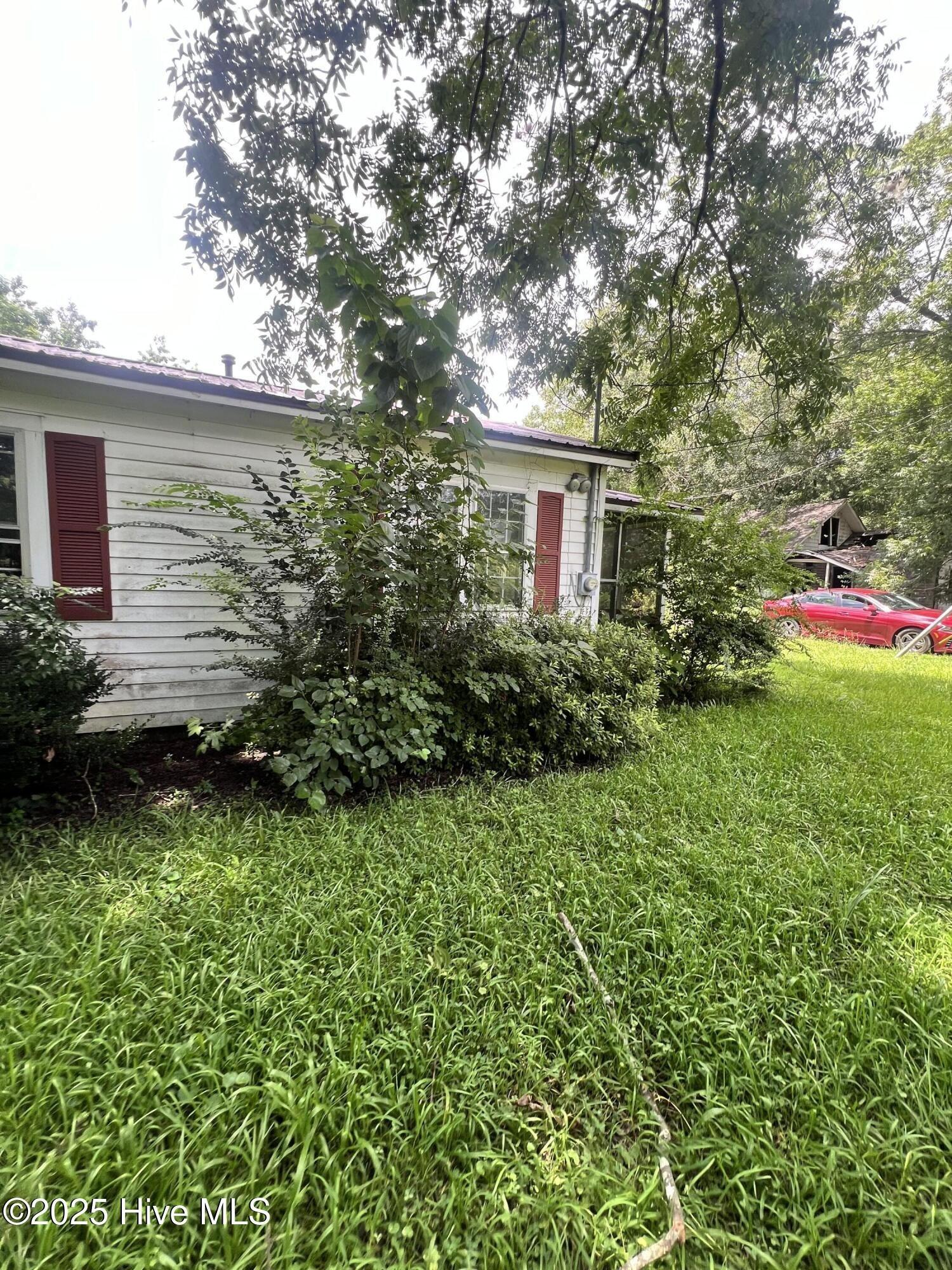 W Institute St, Chadbourn, NC 28431