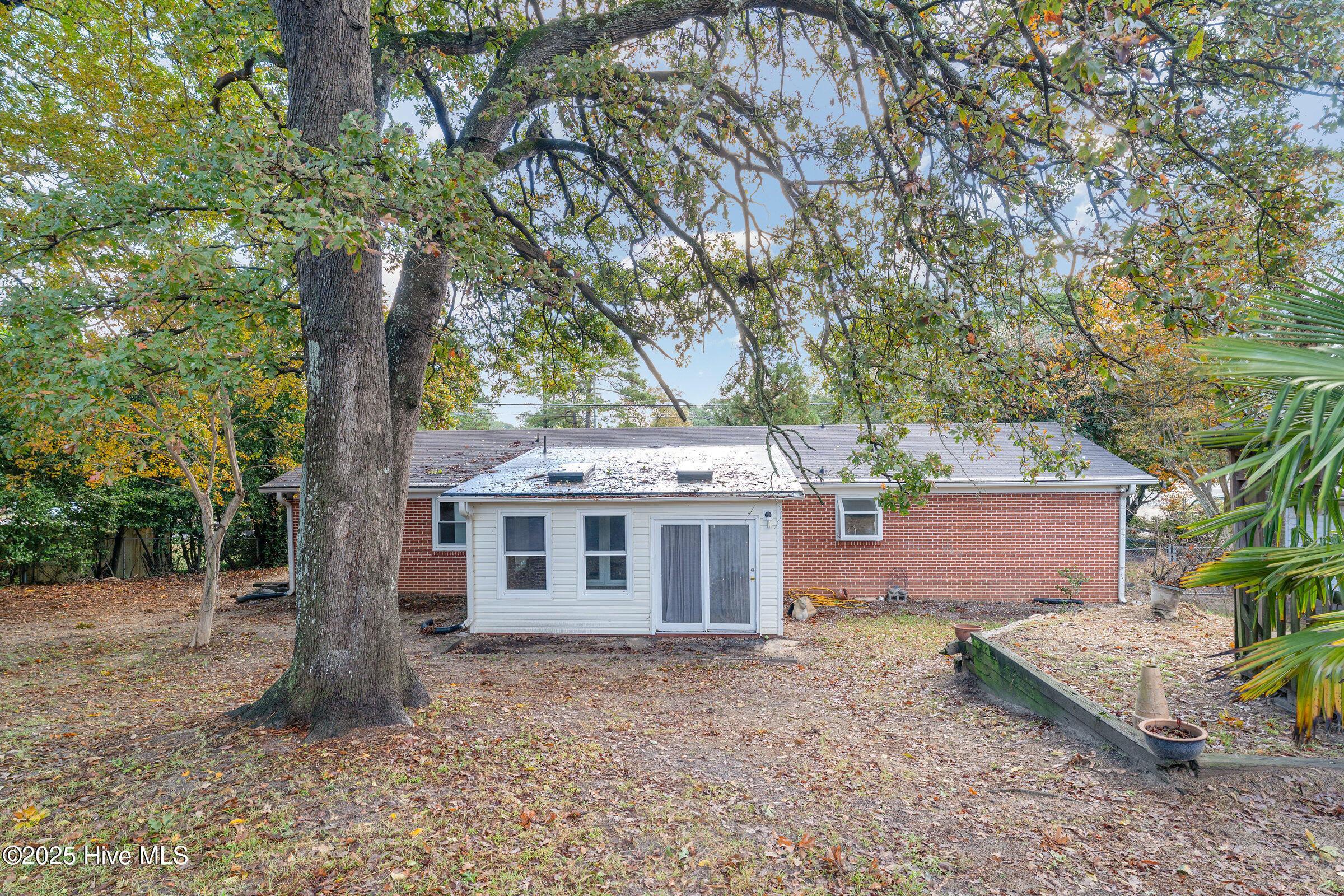 Bingham Dr, Fayetteville, NC 28304