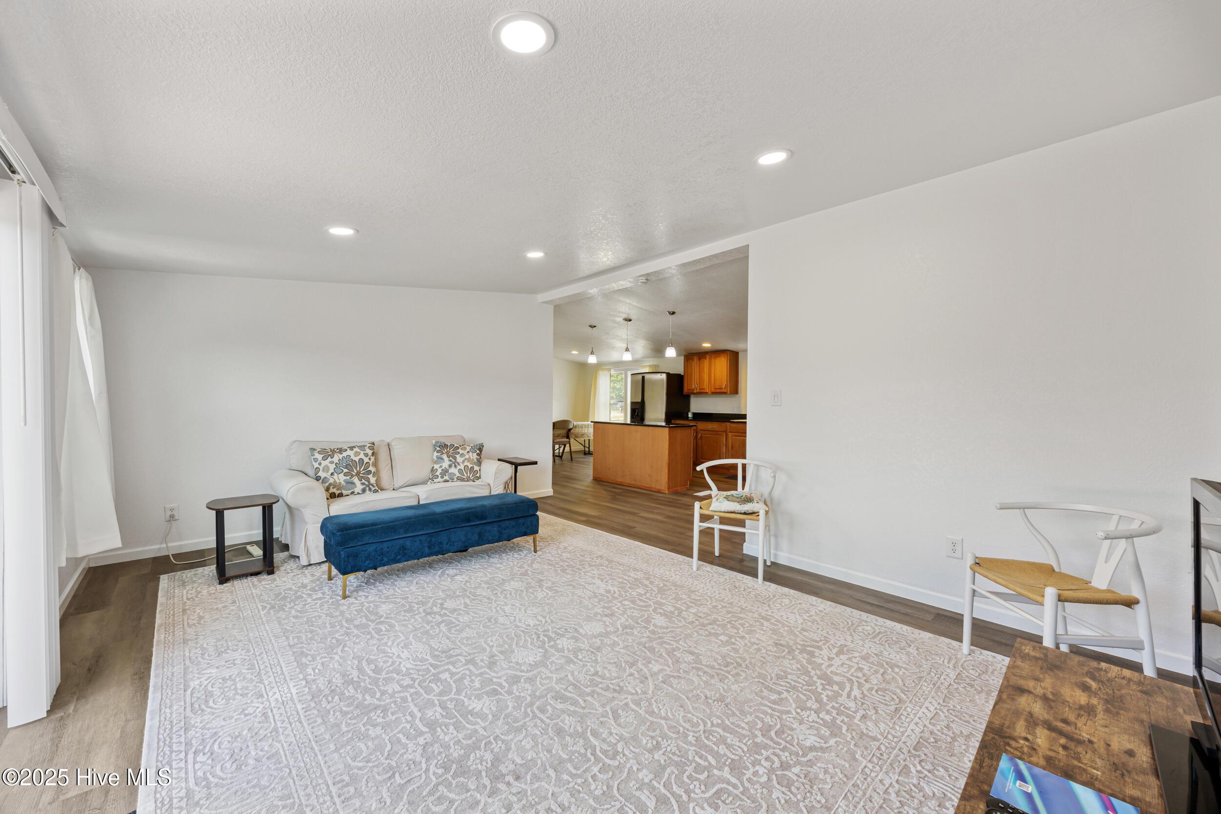 Lakeside Dr, Elizabeth City, NC 27909