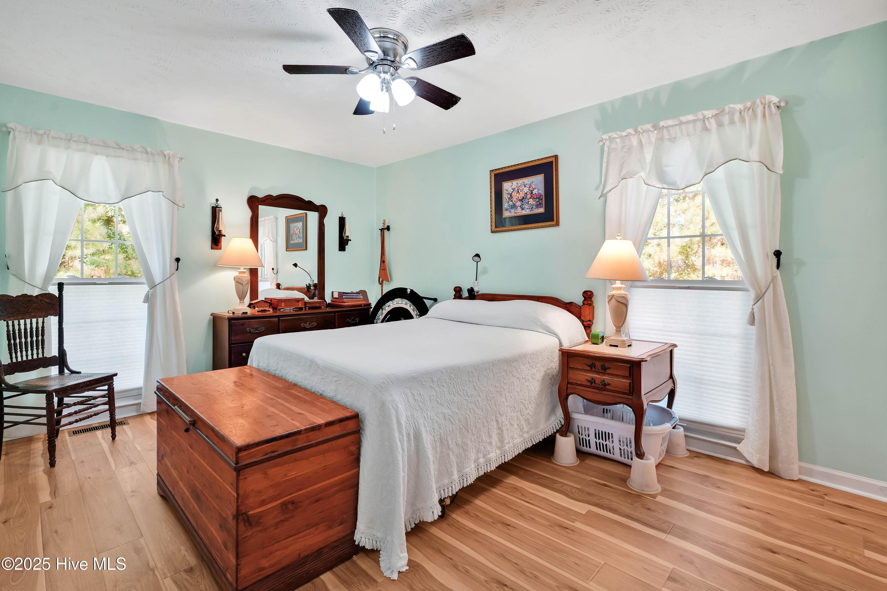 White Pine Rd, Lake Waccamaw, NC 28450