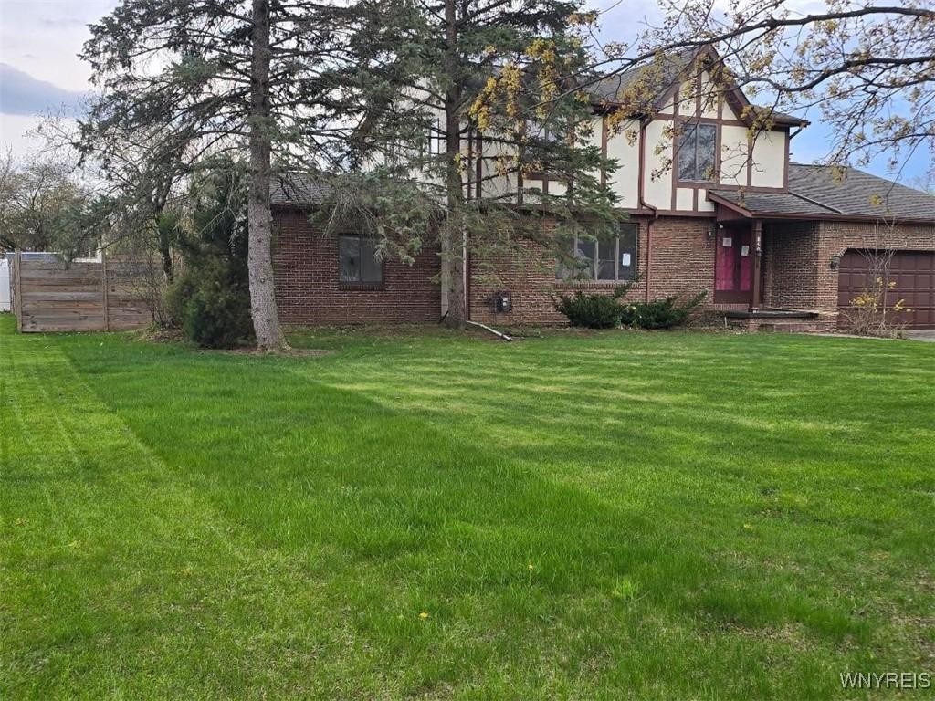 Willow St, Lockport, NY 14094
