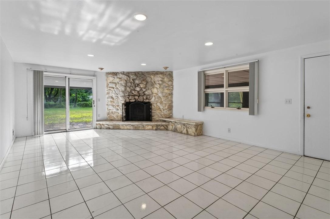 Sharon Dr, Rochester, NY 14626