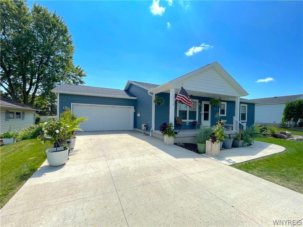 E Britton Dr, Niagara Falls, NY 14304