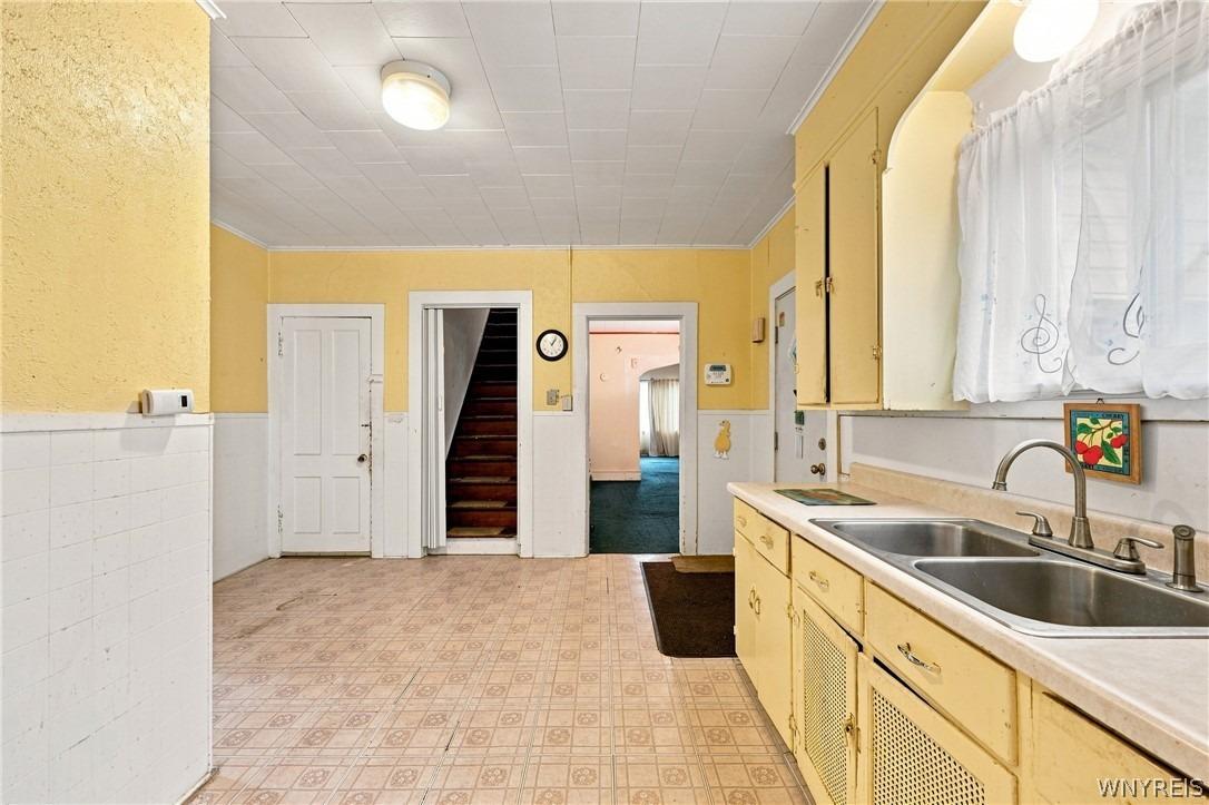 Regina Pl, Buffalo, NY 14208