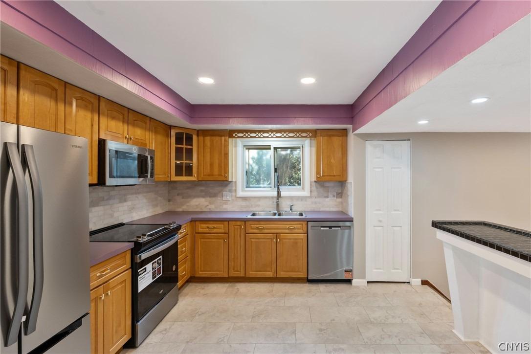 Driftwood Dr, Liverpool, NY 13088