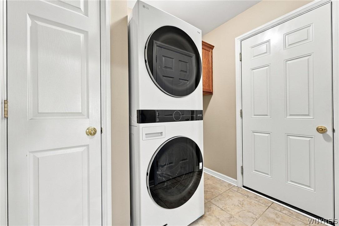 Mosey Ln, Buffalo, NY 14219