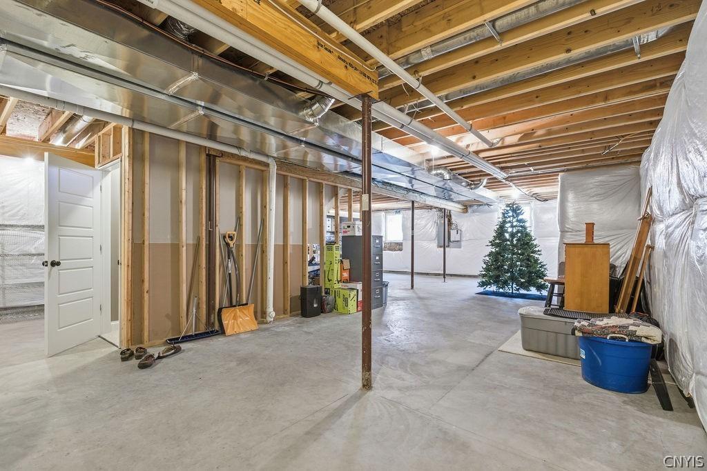 Long Shadow Dr, Baldwinsville, NY 13027