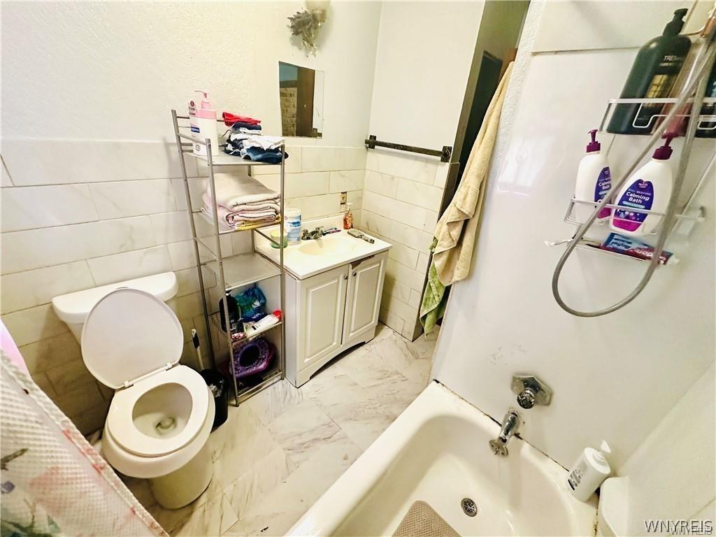 73rd St, Niagara Falls, NY 14304