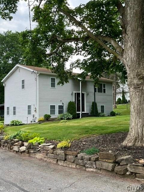 Sayles St, Oneida, NY 13421