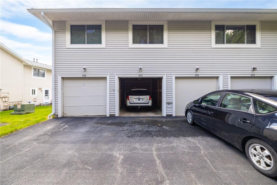 Eastbrooke Ln, Rochester, NY 14618