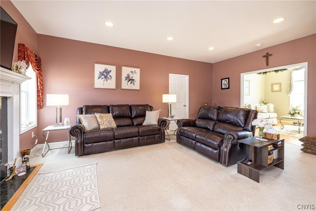 Constitution Ln, Liverpool, NY 13088
