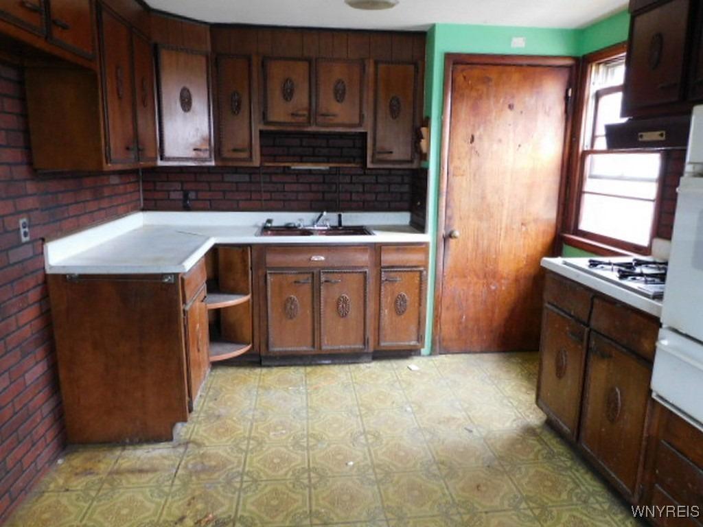 Marbeth Ct, Buffalo, NY 14220